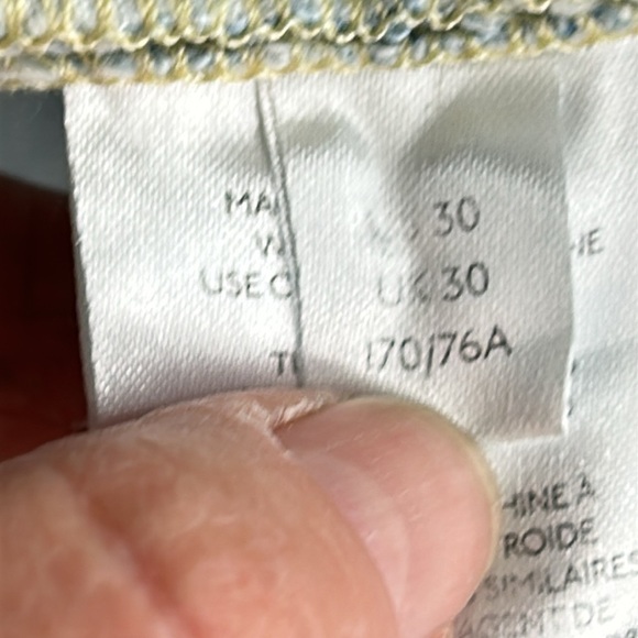 FREE PEOPLE JEANS MAGGIE MID-RISE DISTRESSED RAW HEM BUTTON FLY LIGHT BLUE SZ 30 - Picture 8 of 13